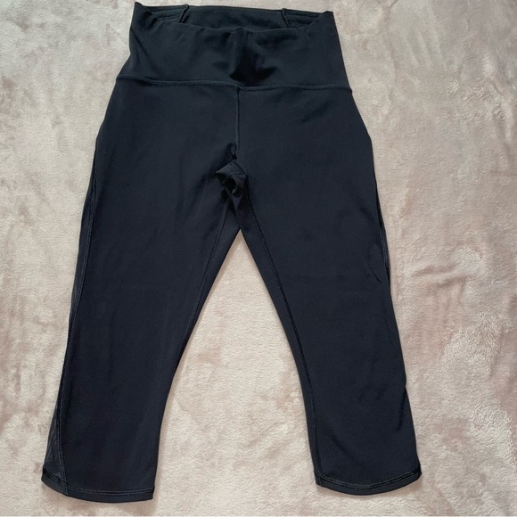 Lululemon crop leggings size 6 - Picture 3 of 10